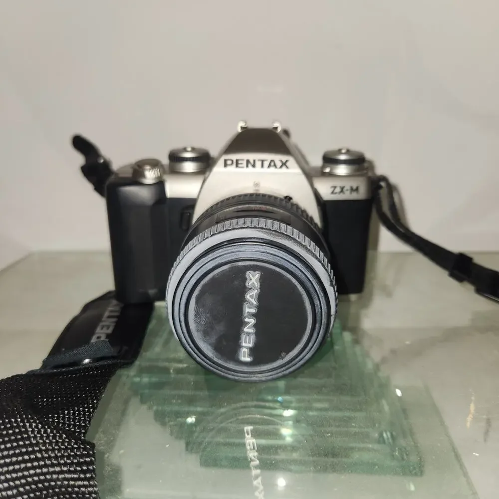 Vintage Pentax 35mm ZXM Camera with SMC 1:4-5.6 35-80mm lens case